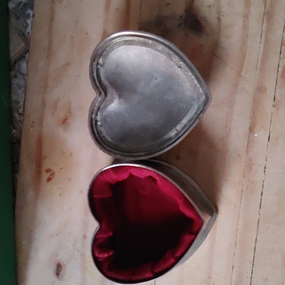 Heart Shaped Hand Painted Vintage Porcelain Trinket Box – No Marks - Picture 3 of 4